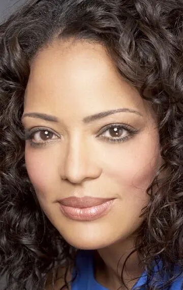 Фотография актёра Луна Лорен Велес