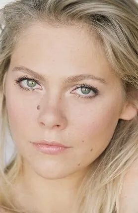 Фотография актёра Лили Коулес