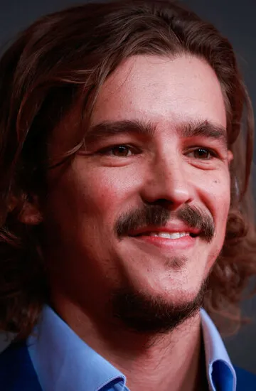 Фотография актёра Брентон Туэйтс