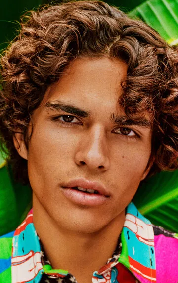 Фотография актёра Алекс Айоно