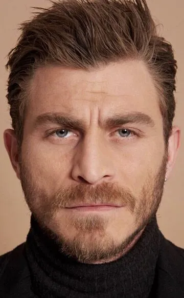 Фотография актёра Эрен Вурдем