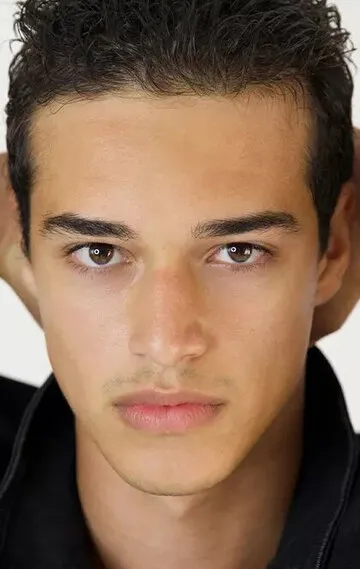 Фотография актёра Каан Мирач Сезен