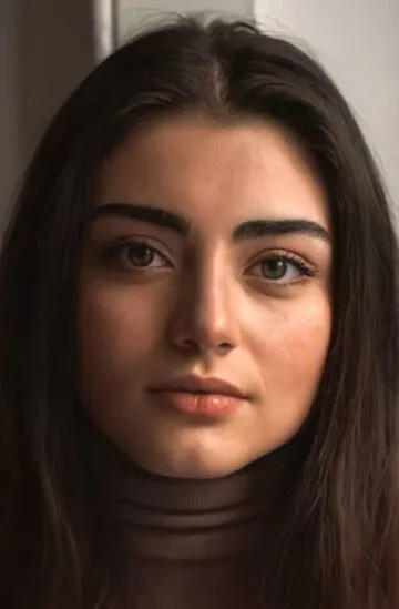 Фотография актёра Озге Торер