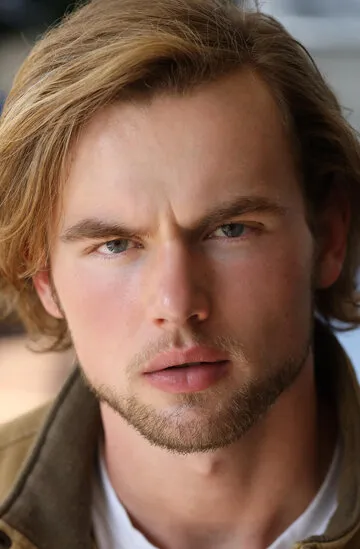 Фотография актёра Гарретт Вэрэйнг