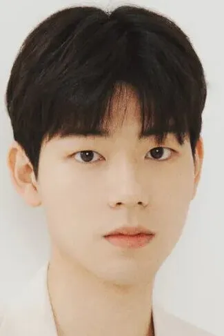 Фотография актёра Пэ Хён-сон