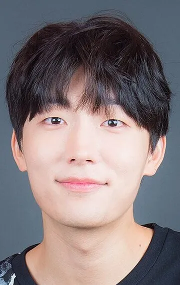 Фотография актёра Юн Джун-вон