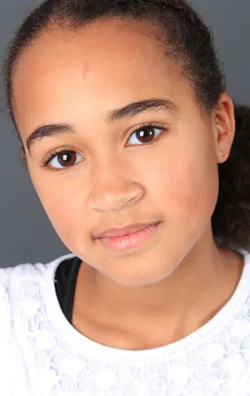 Фотография актёра Эстер Мбире