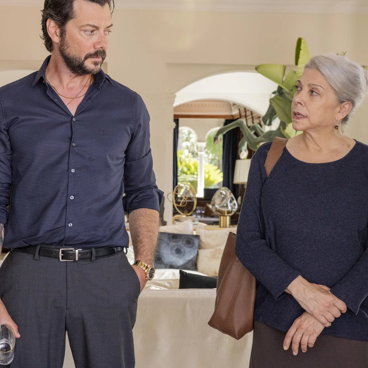 Постер Сериал «Две могилы» доступен для просмотра