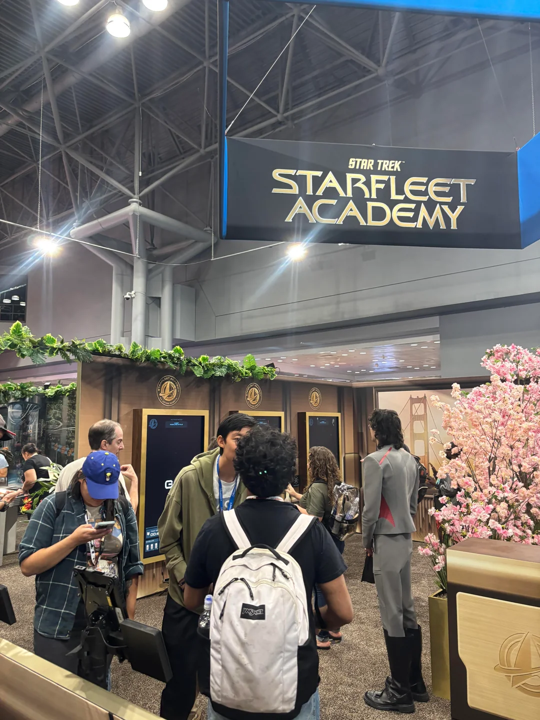 Постер Студия Paramount представила трейлер нового сериала про «Звездный путь» и объявила дату премьеры